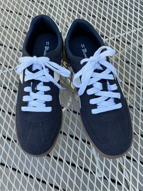 No Boundaries Men's Navy Canvas Sneakers with White Laces